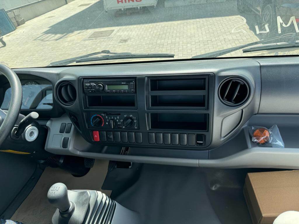 HINO 916 CAB CHASSIS (15)