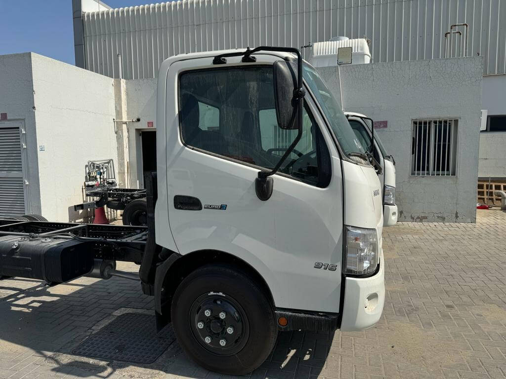HINO 916 CAB CHASSIS (6)